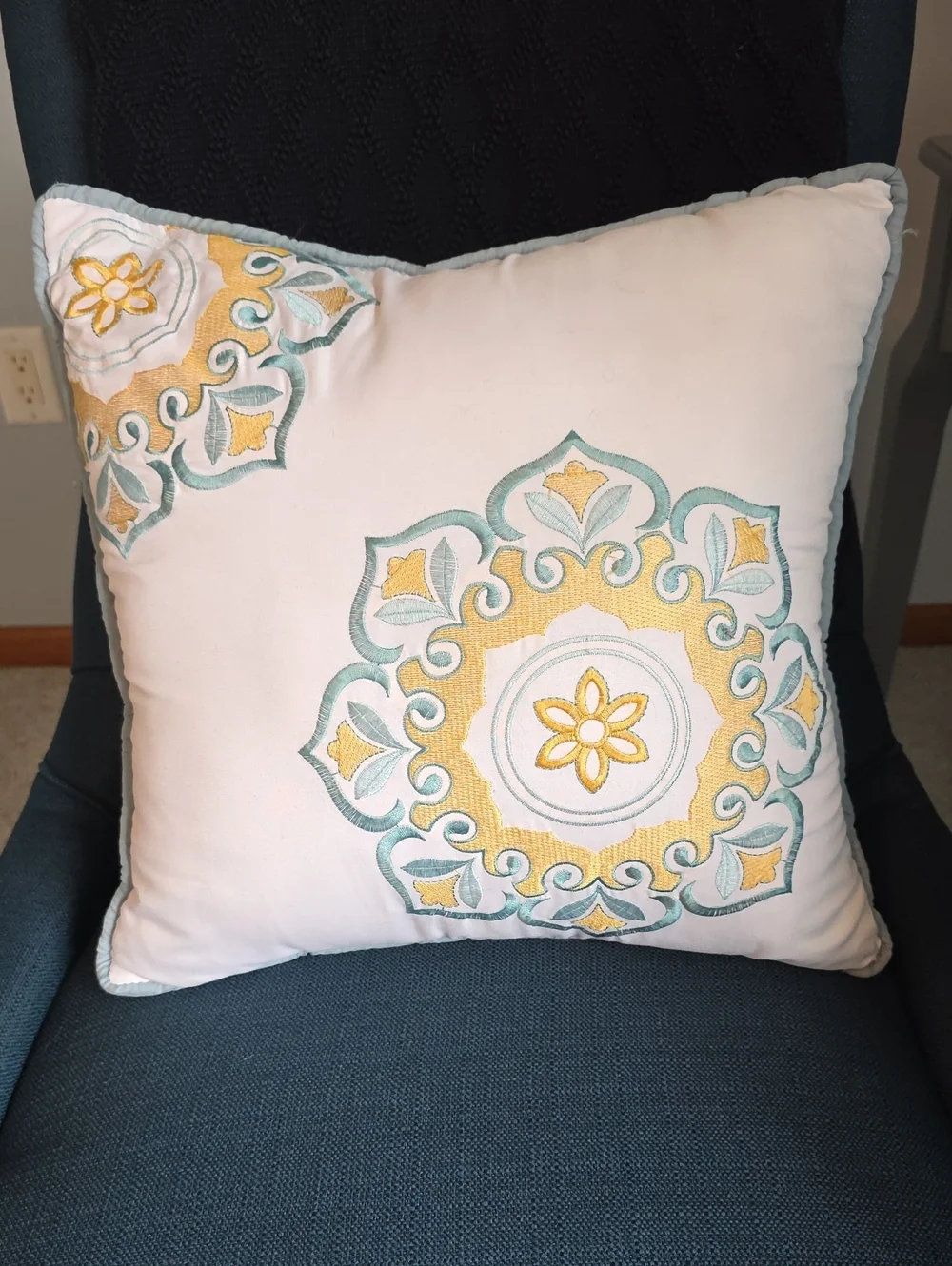 🌿 White Accent Pillow with Yellow & Teal Embroidered Medallions